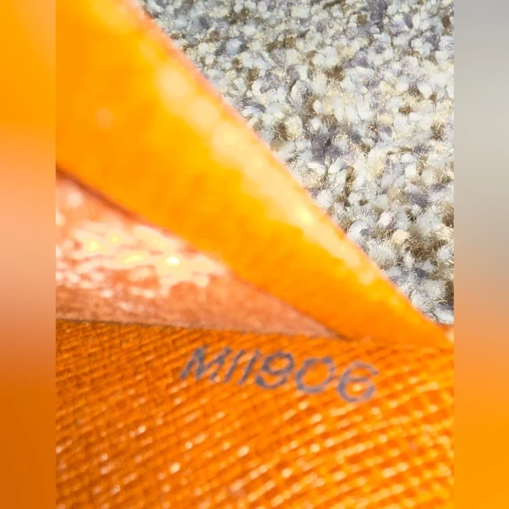 Louis Vuitton fold monogram wallet and luggage tag bundle - Picture 12 of 12